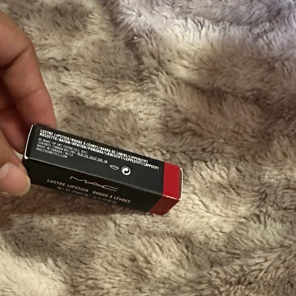 MAC Lustre Lipstick Lady bug - Picture 4 of 4